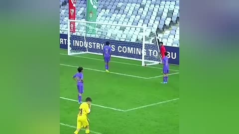 "Lamine Yamal: Barcelona’s Teenage Sensation Scoring Stunning Goals!"