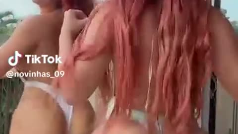 Hot girl twerk