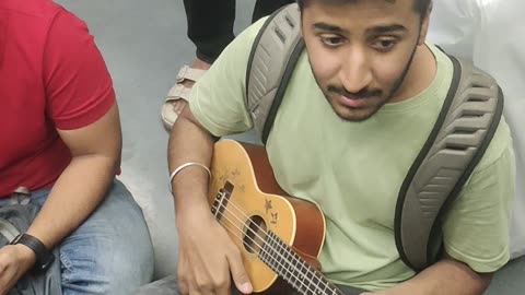 Metro ma gana ga diya bhaiya ne to #viral #song #trendig