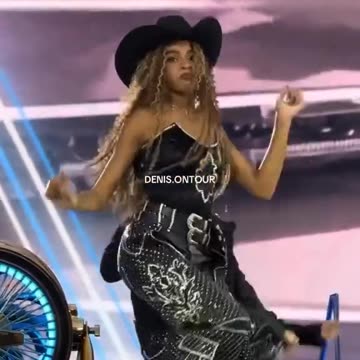 This outfit is🔥🖤#Repost @blueivycartercr #blueivycarter #followme