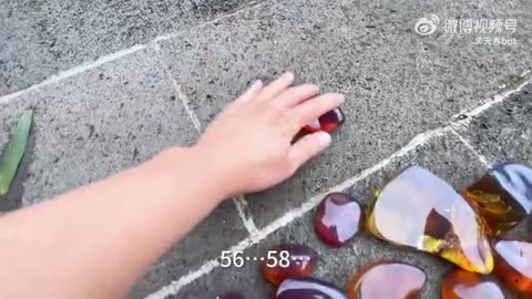 专业人士是怎么买琥珀料的，好强的眼力和工艺