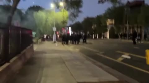 TOTAL DESTRUCTION AND UTTER MAYHEM (BURNING OF POLICE VEHICLES) IN LOS ANGELES, CA, USA