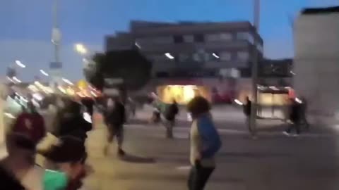 TOTAL DESTRUCTION AND UTTER MAYHEM (BURNING OF POLICE VEHICLES) IN LOS ANGELES, CA, USA