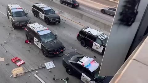 TOTAL DESTRUCTION AND UTTER MAYHEM (BURNING OF POLICE VEHICLES) IN LOS ANGELES, CA, USA