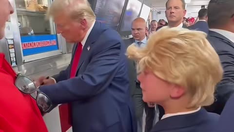 This boy is all of America 🥹 What would you say to the President if you met him?