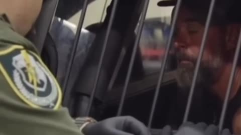 🤣 Guy gives BEST answer to cop !!! 🤣 #arrested #cops #fyp #viral