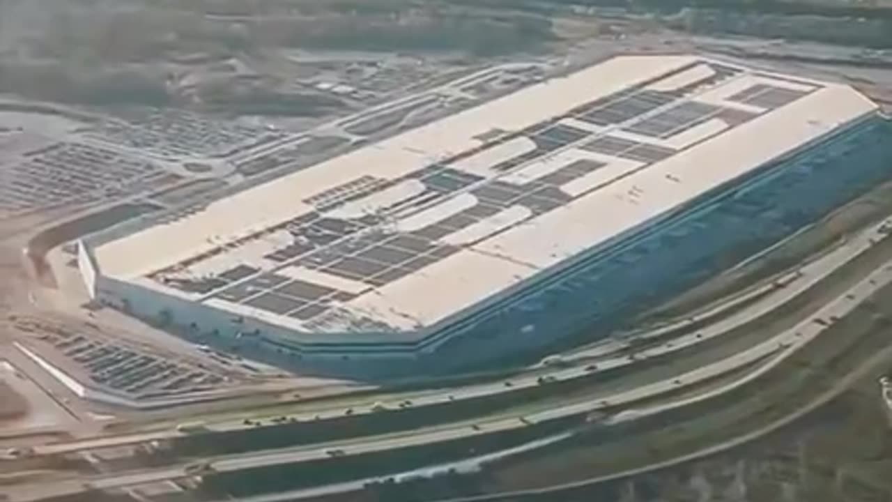 🔥🔥🔥The biggest factory in the USA is the Tesla factory in texas, to replace you & I...