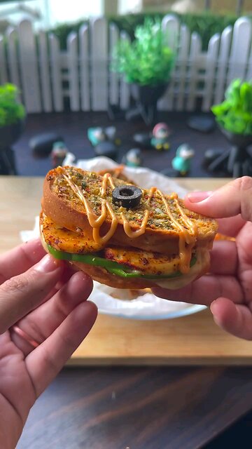 Garlic Bread Sandwich