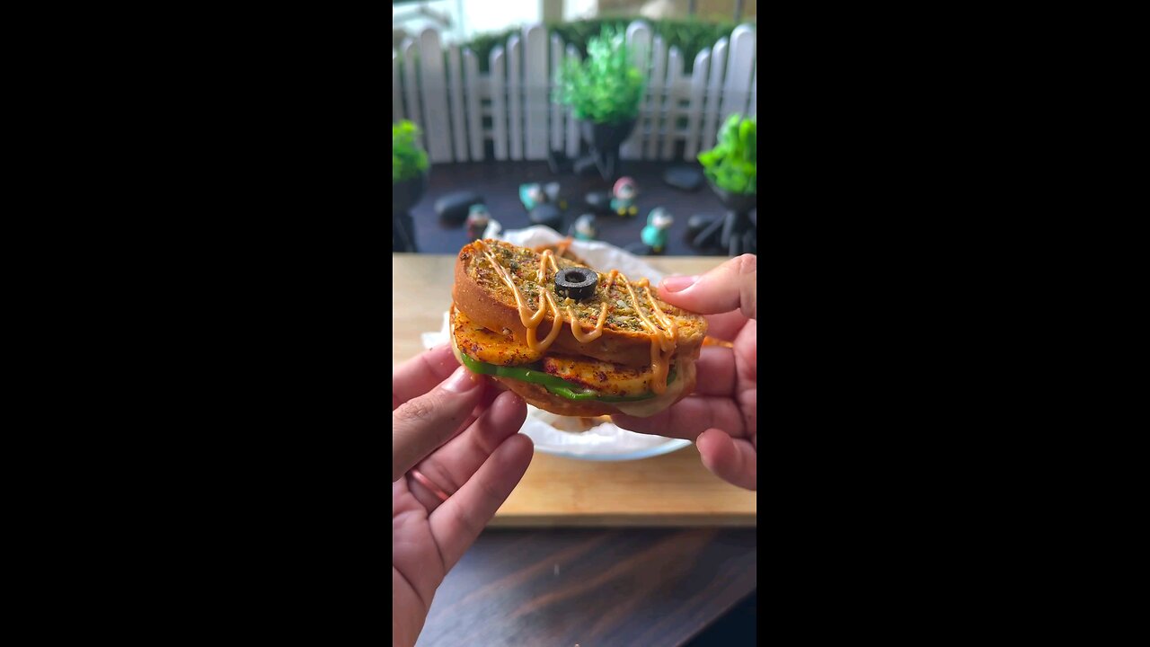 Garlic Bread Sandwich