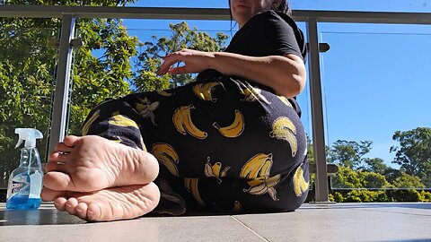 How to Clean Balcony Windows