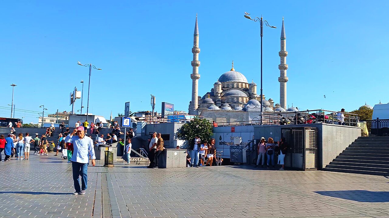 "Exploring Istanbul’s Blue Mosque: A Majestic Icon of Ottoman Glory"