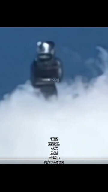 🚨 "WHAT THE HELL IS THAT IN THE SKY?" “Metal Sky Man” filmed hovering above the clouds in Utah.