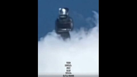 🚨 "WHAT THE HELL IS THAT IN THE SKY?" “Metal Sky Man” filmed hovering above the clouds in Utah.