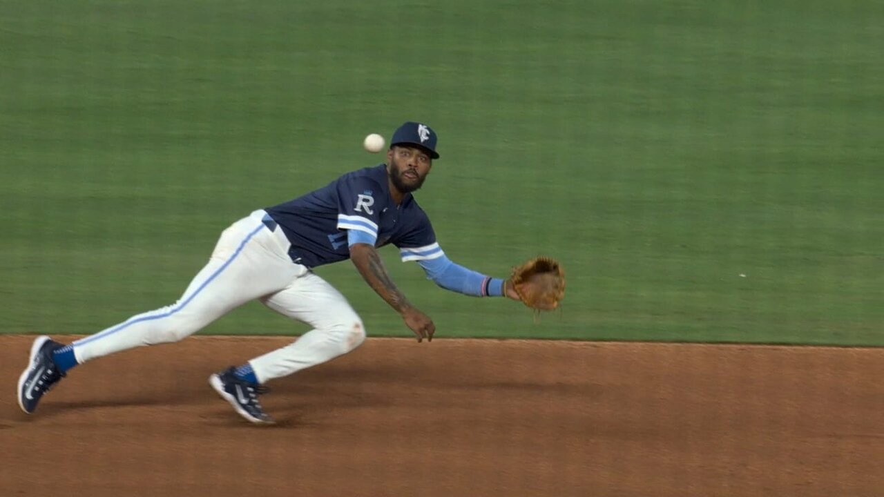 Maikel García con jugada de feria