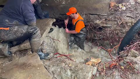 Have you ever wondered what a 10" water leak looks like?