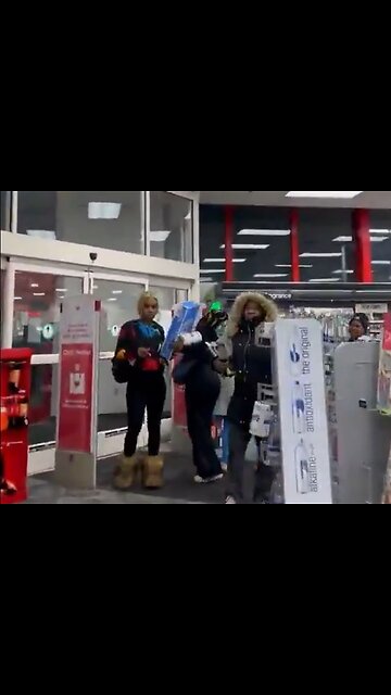 Shoplifters threaten to call the police if security guard doesn't open door, and laughs