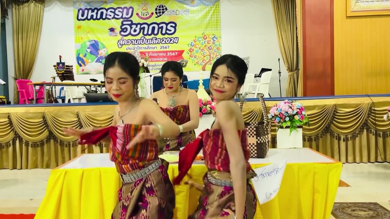😂🎶 Funny Ladyboy Dance Performance at Thai School! 🌈ðŸŽ
