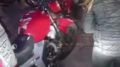 🚨 Delivery Riders Chase Down and Beat Suspected Motorcycle Thief | Mar del Plata