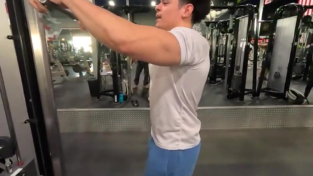 HOW TO DO TRICEP PUSHDOWNS WITH WILL AND CHRISTIAN GET HUGE TRICEP MUSCLES USING THEIR TECHNIQUE