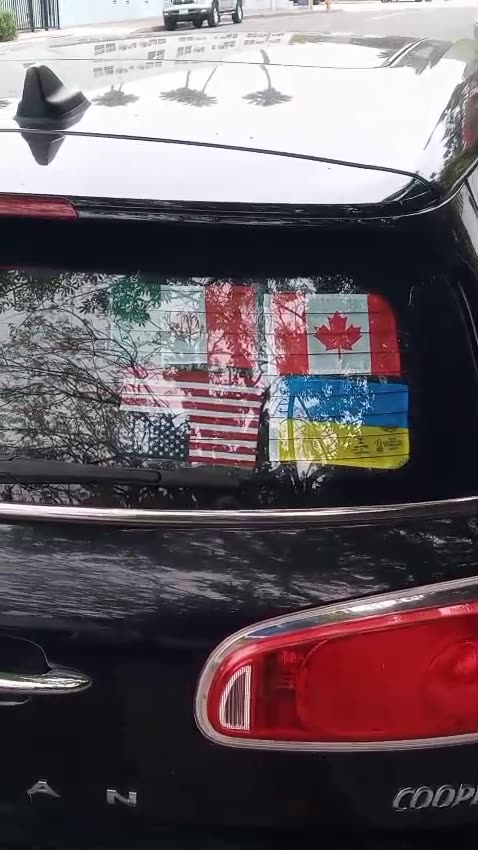 😁😁 This is how GENOCIDAL lesbians roll in West Hollywood (WeeeeHo).😁😁