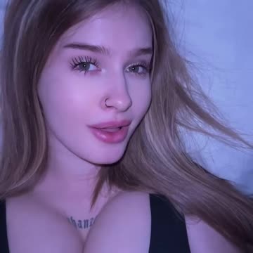 Who do you like more, blondes or brunettes #blonde #shorts #comatozze