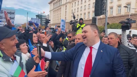 "Протестът" на Пеевски на 11.11.2024 - Незнаещите за какво протестират протестиращи посрещат шефа