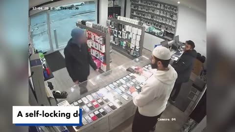 Cellphone thief hilariously stopped by locked door 😂