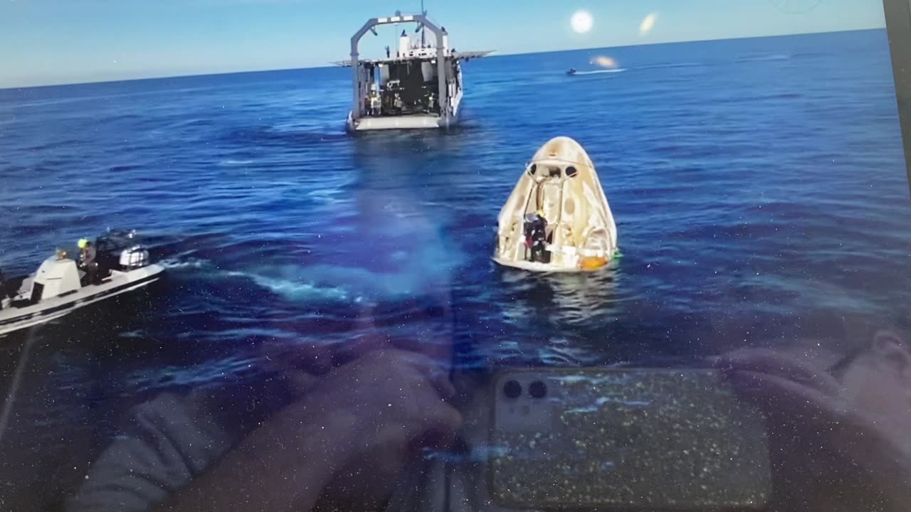 Dragon Freedom Craft Landing in the Sea