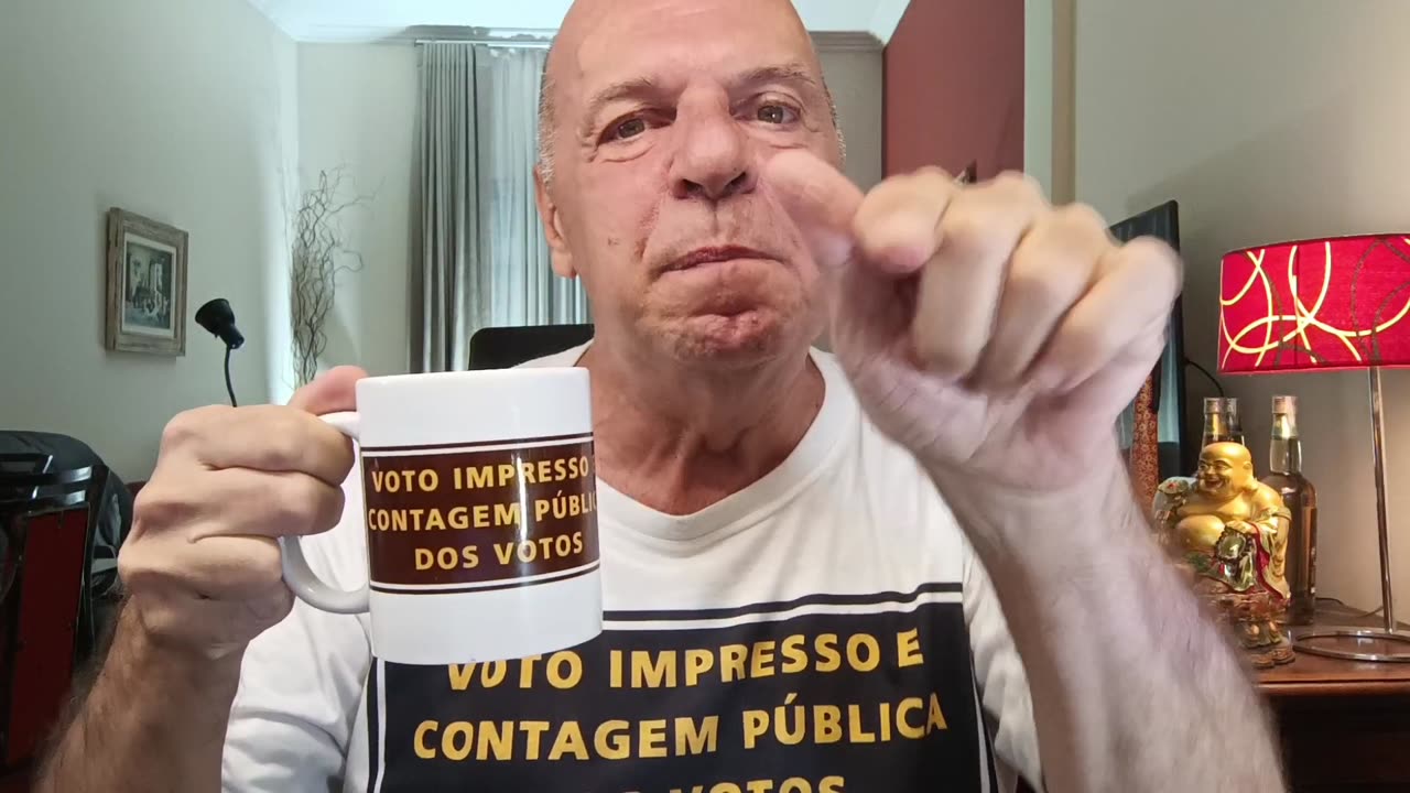 Companheirada amarga o dia seguinte do triunfo na Paulista com cara de paisagem