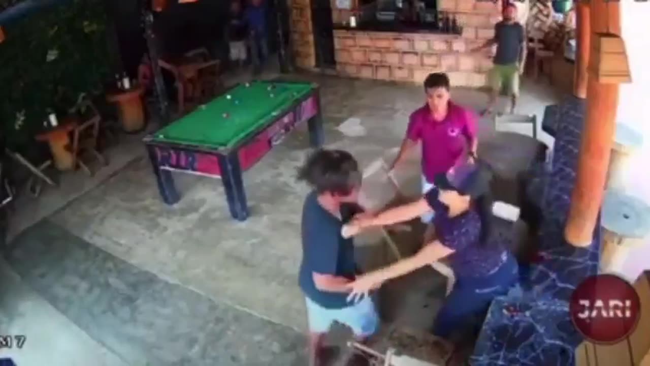 Wife stabs her husband twice during an altercation 🤯☠️