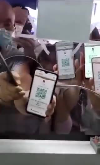 Gli ID digitali: il telefono come documento, catena e spia