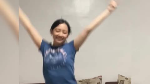 Happy girl dancing - Hot tiktok