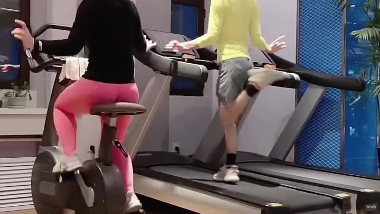 "From Fitness to Funny – Treadmill Fails in Style!"😂😅