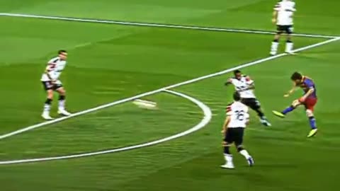 When Messi scores, even the goalkeeper is stunned!😳🔥But the big question remains...Who is the GOAT?🤔