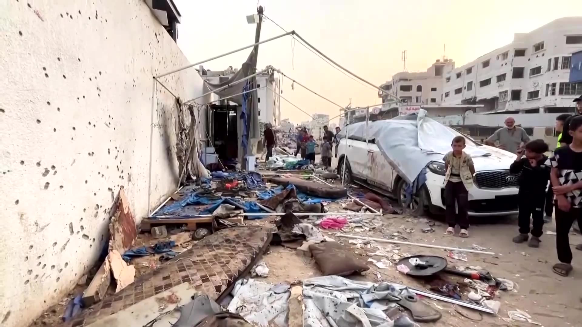 Israeli strike leaves debris, killing Al Jazeera journalists