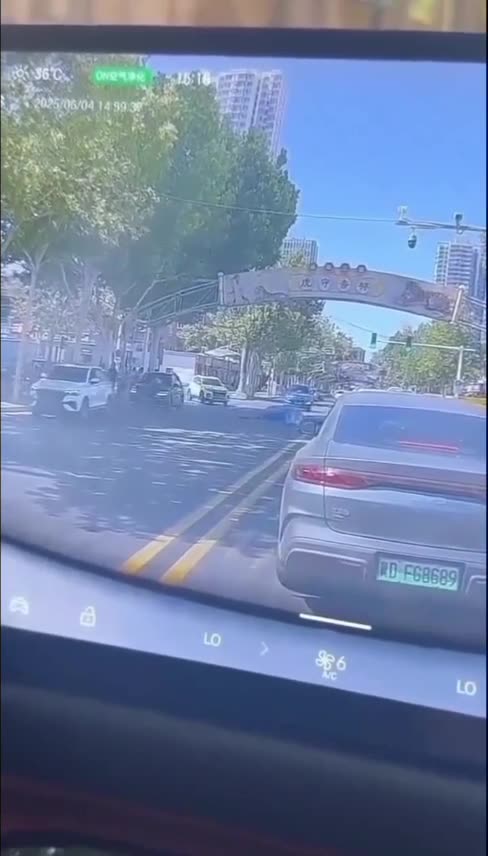 Vehículos que se los traga la tierra