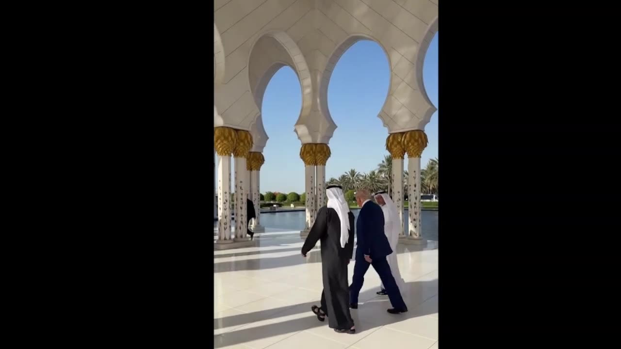 Tổng thống @realDonaldTrump tham quan Nhà thờ Hồi giáo lớn Sheikh Zayed