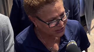Karen Bass reacts to ICE officers arresting illegal aliens outside Newsum's press conference