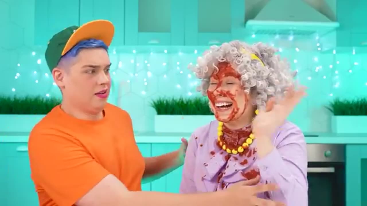 Me and Grandma a difficult game /food challenge 😞
