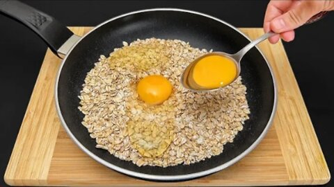 Mix eggs with oatmeal 🥣! This recipe is so delicious that I cook it it almost everyday 💕💞🥰🥰❤️❤️❤️!!!