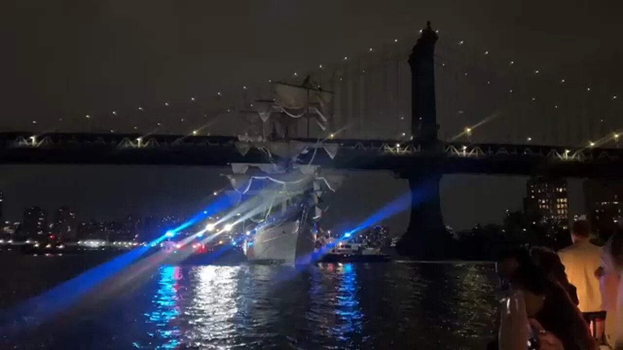 Mexican Navy training ship that collided with New York's Brooklyn Bridge