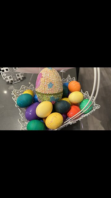 2025 Coloring Easter Eggs