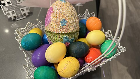 2025 Coloring Easter Eggs