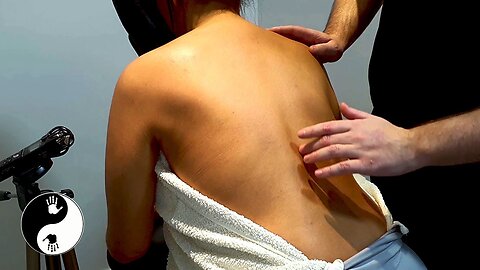 [ASMR] Relaxing Seated Light Touch Back Tracing Massage