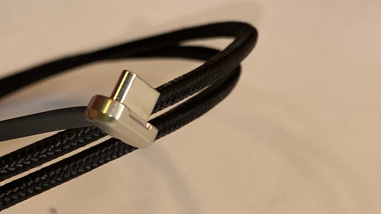USB C to USB C Cable Hard to Reach Nook Corner Difficult Angle Tight Space Fit No Space Easy Access