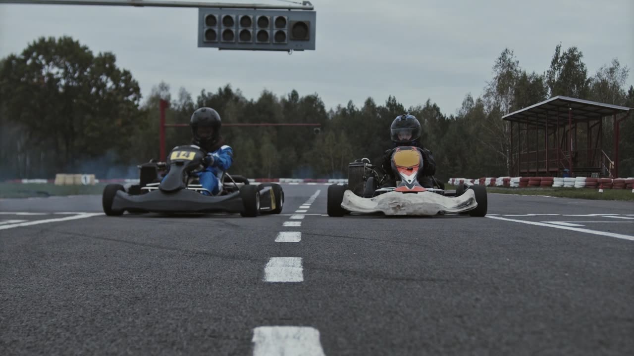 Formula 1 and 2 . Drag race 🎶