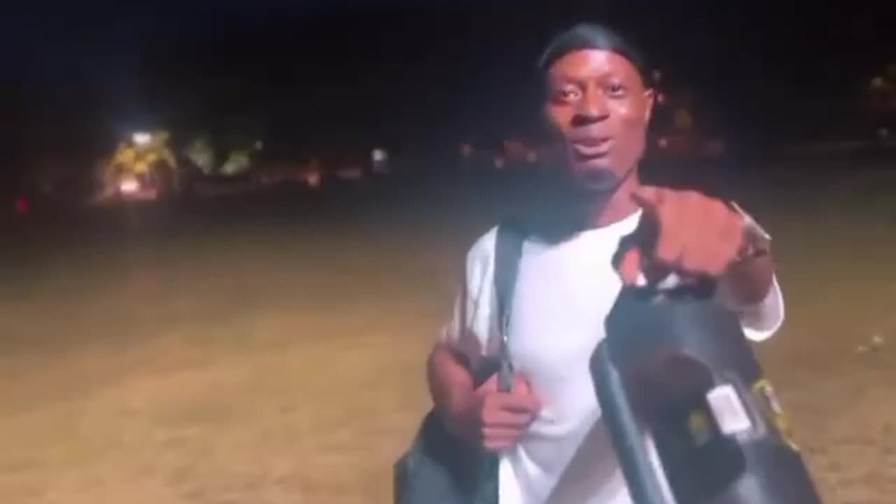 Man fleeing Chicago, says "Trump! You need to bring the National Guard to Chicago!"