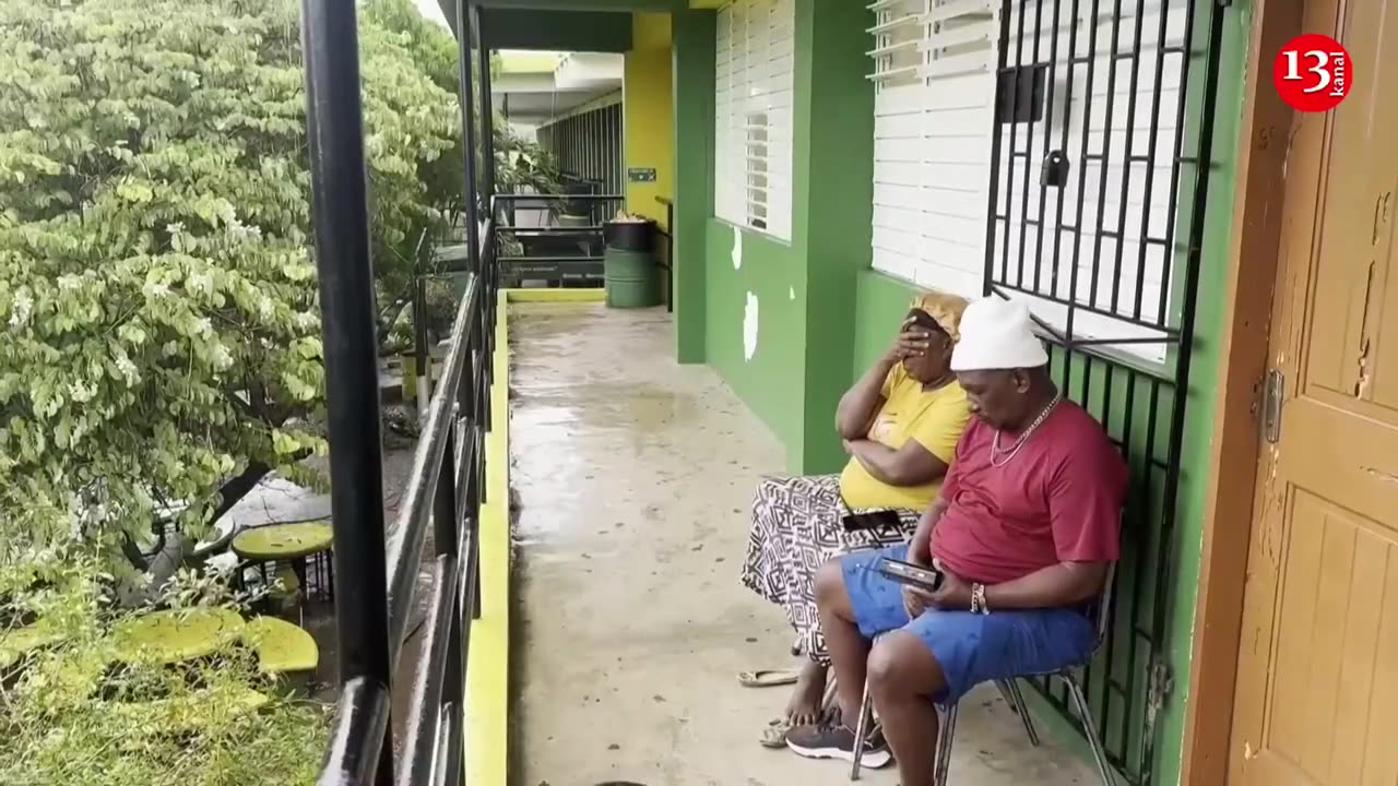 “What It Looks Like Inside Hurricane Melissa — Air Force Recon Flight”