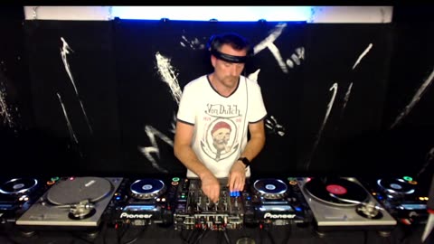 DJ Mike Todd, mixing Techno on vinyl and digital.