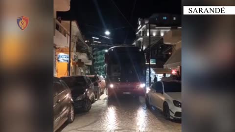 Sarandë/ Parkoi mbi trotuar dhe bllokoi qarkullimin, procedohet penalisht 31-vjeçari